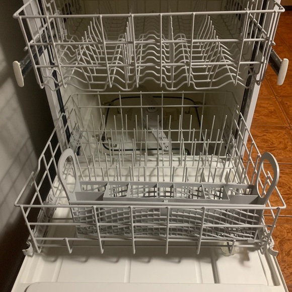 Dishwasher - Picture 1 of 3